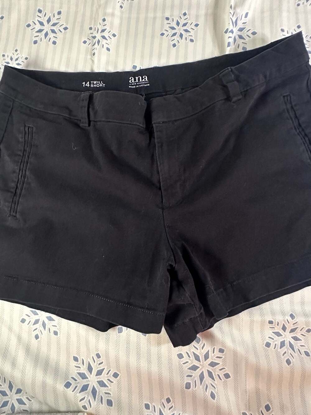 a.n.a A New Approach Black Twill Chino Shorts Size 14